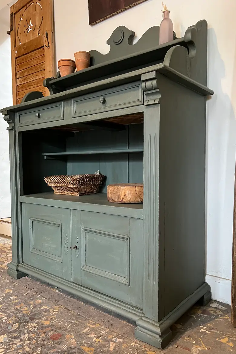 Buffet Saint Hubert Début XXème peint en vert