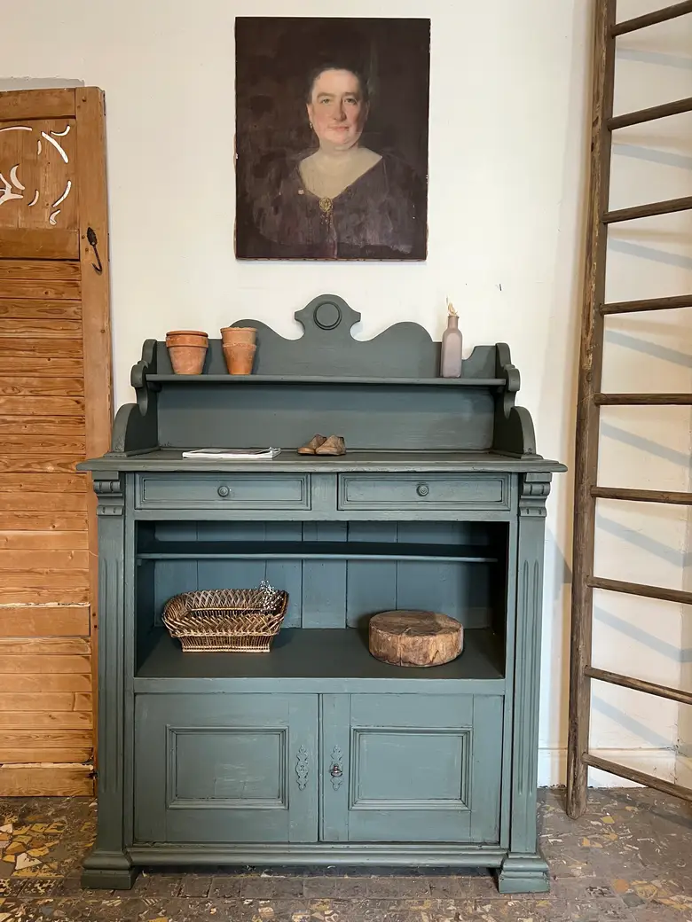 Buffet Saint Hubert Début XXème peint en vert