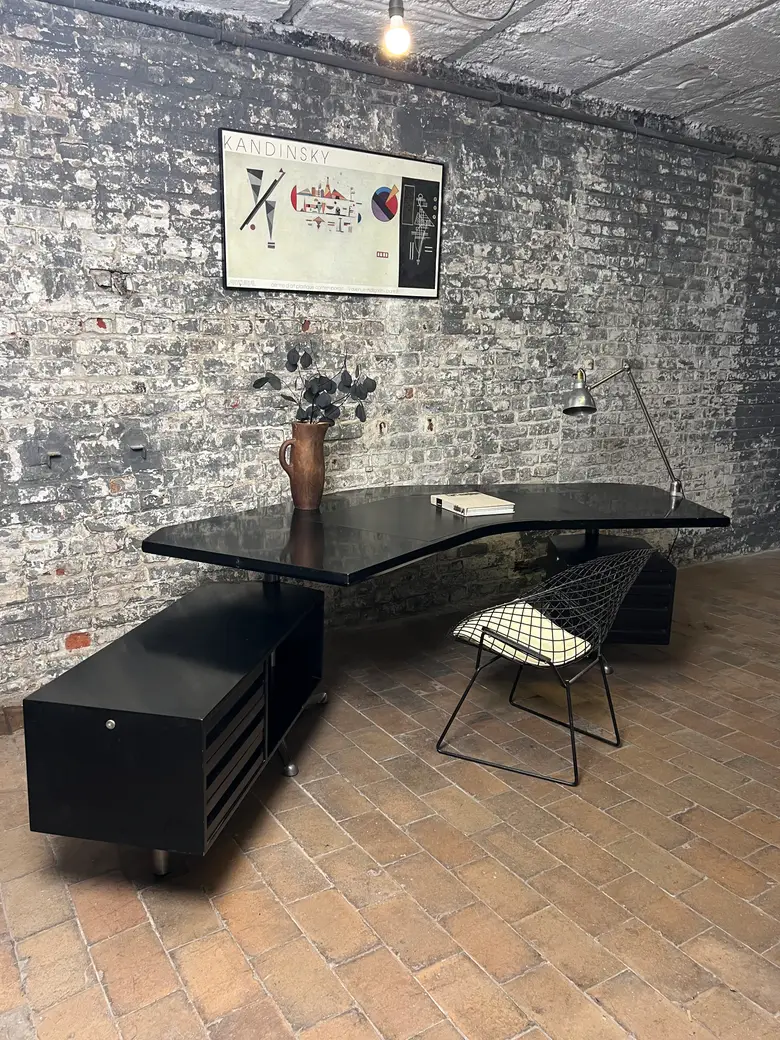 Bureau boomerang Osvaldo Borsani – années 50