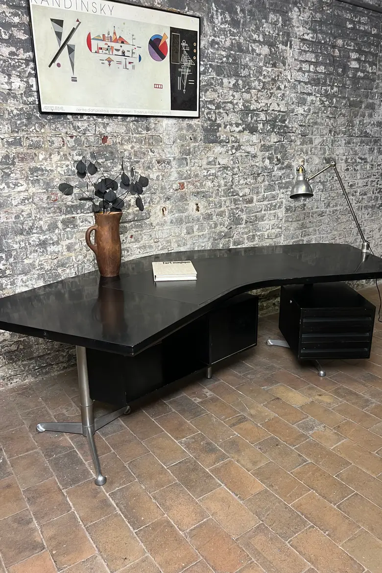 Bureau boomerang Osvaldo Borsani – années 50