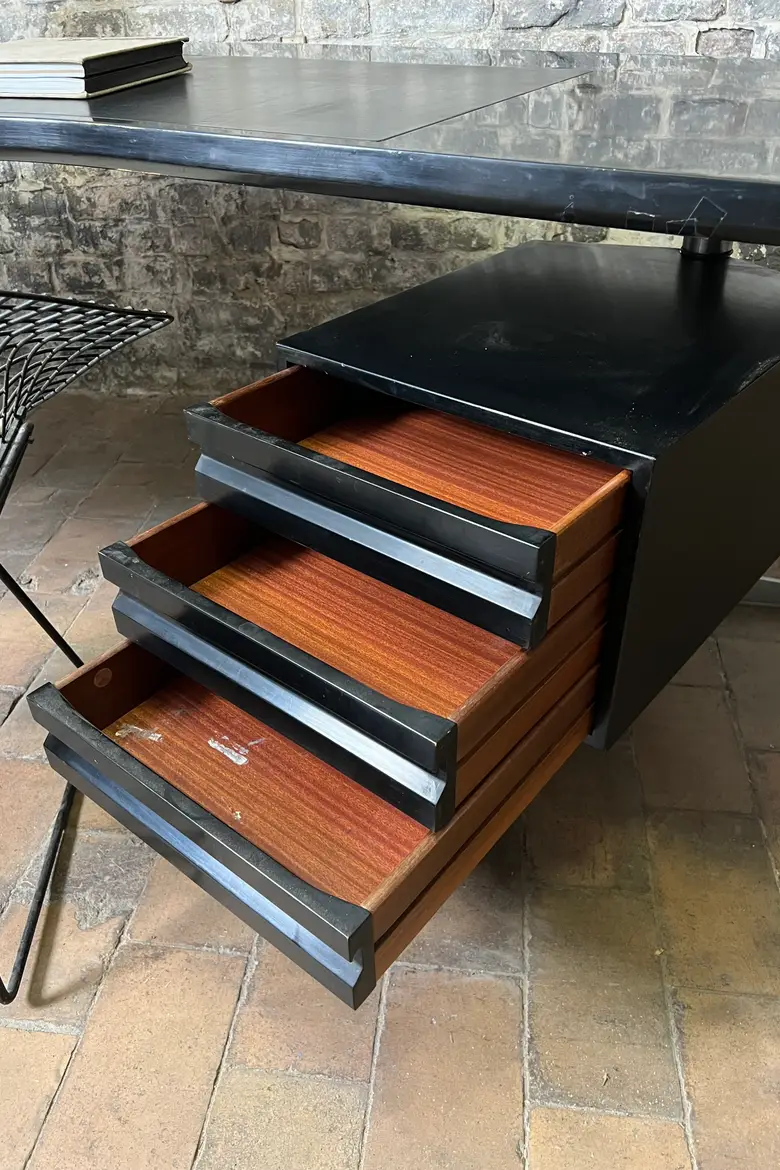Bureau boomerang Osvaldo Borsani – années 50