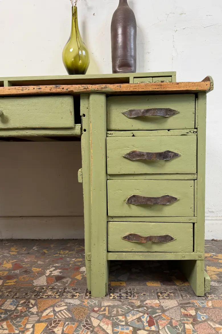 Bureau d’atelier pour enfant – pièce unique