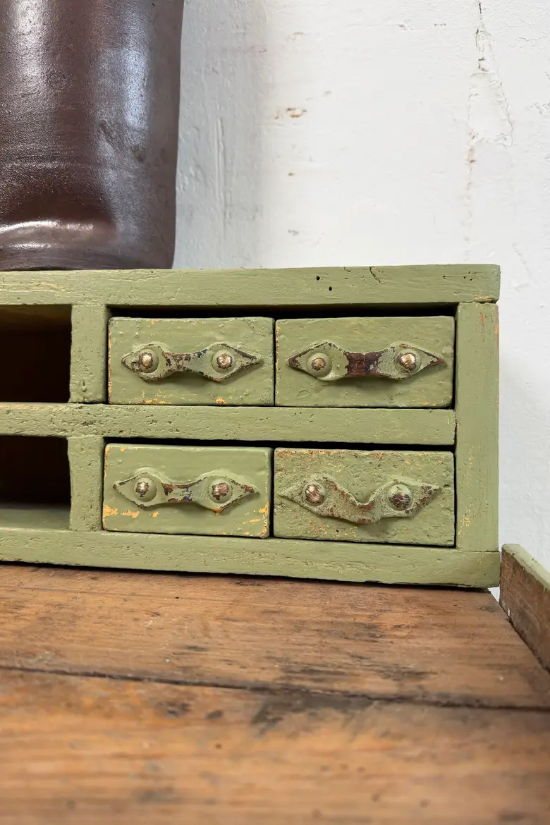 Bureau d’atelier pour enfant – pièce unique
