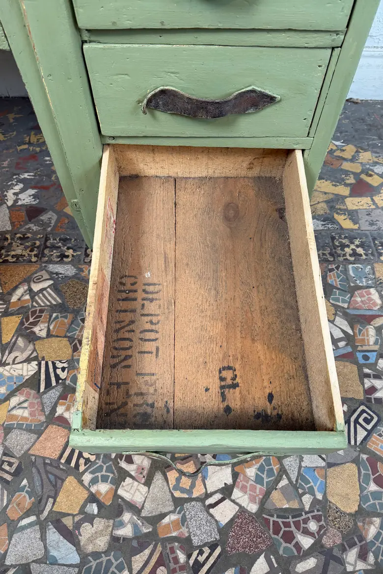 Bureau d’atelier pour enfant – pièce unique