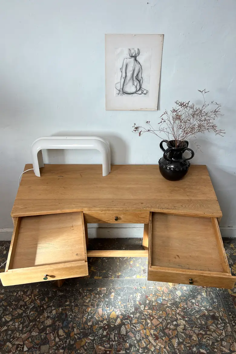 Bureau français des années 50