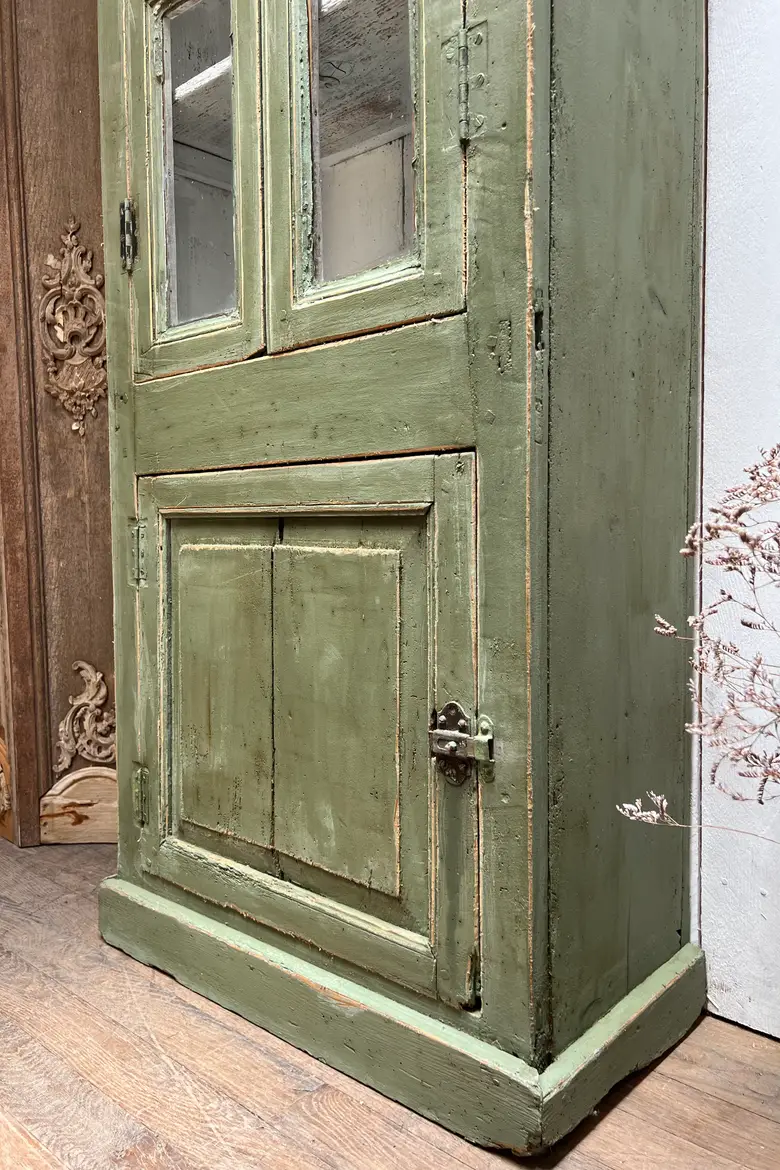 Ancienne vitrine patinée verte en bois Début XXème