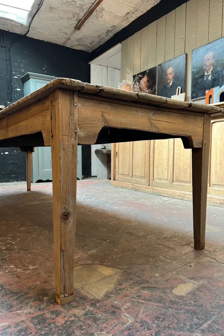 Ancienne grande table d’atelier en sapin brut Début XXème