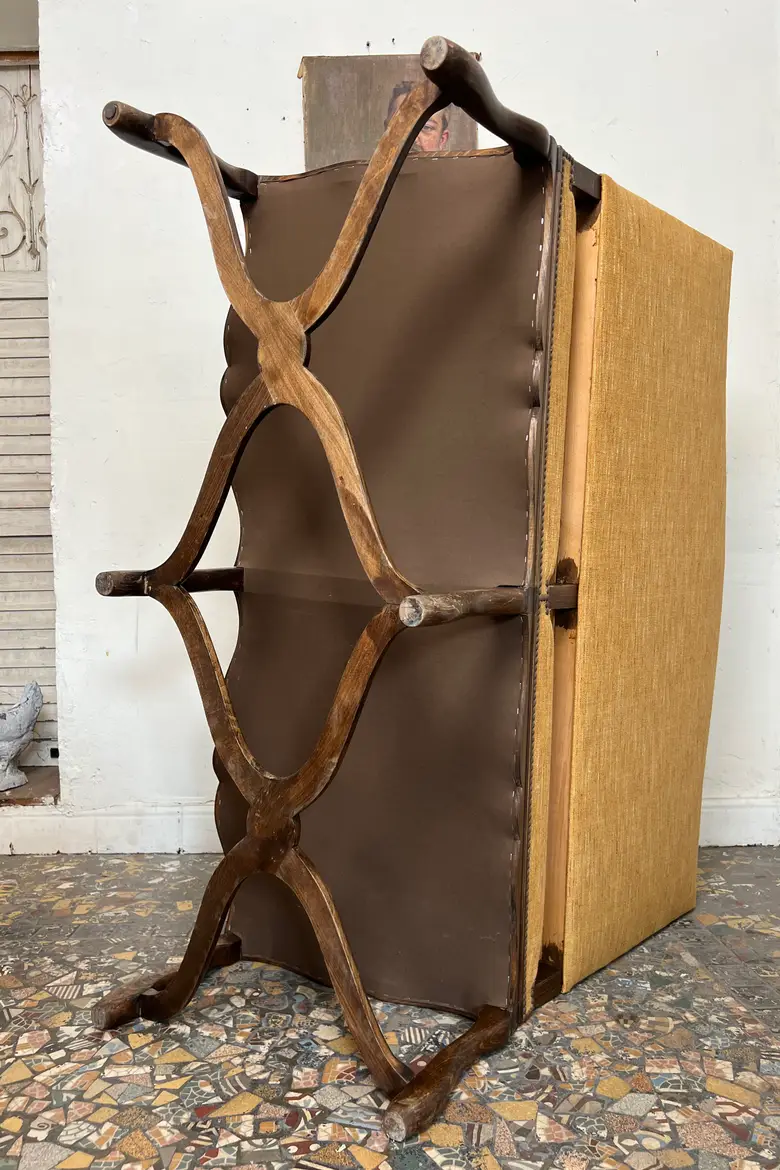Canapé en noyer – XIXe siècle
