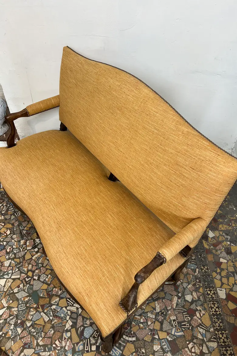 Canapé en noyer – XIXe siècle
