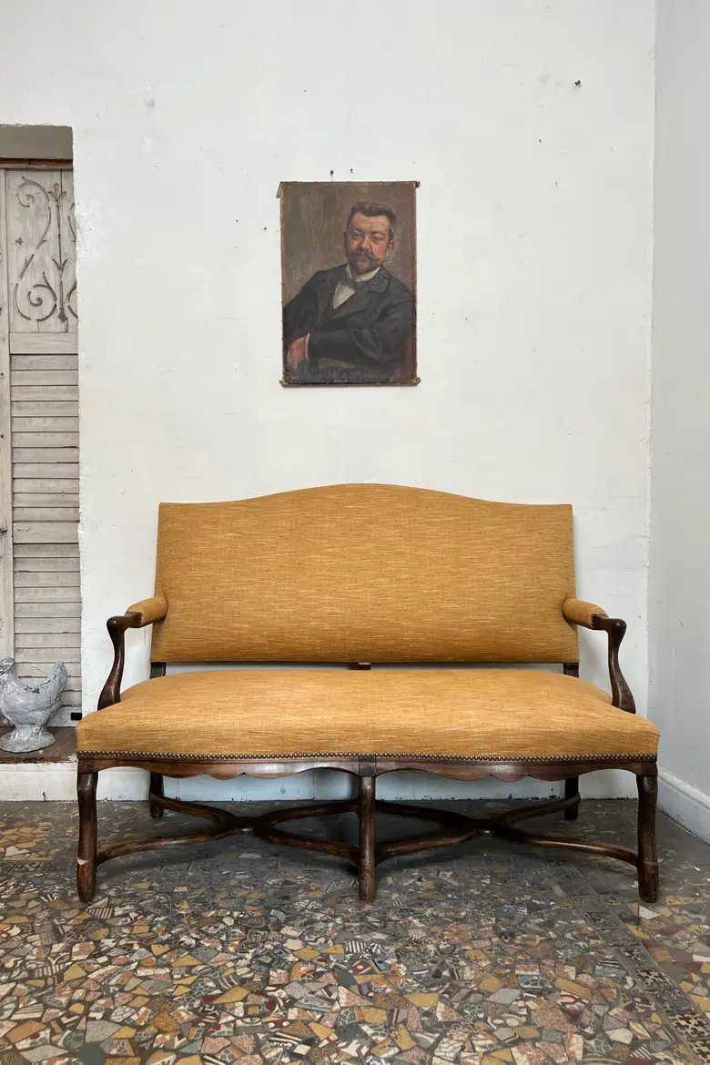 Canapé en noyer – XIXe siècle