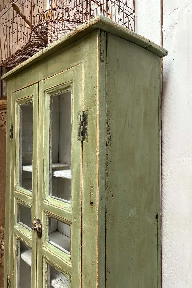 Ancienne vitrine patinée verte en bois Début XXème
