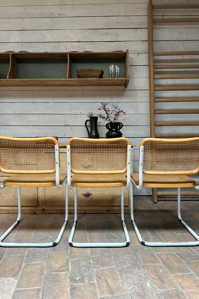 Chaises Cesca b32 en blanc et bois par Marcel Breuer