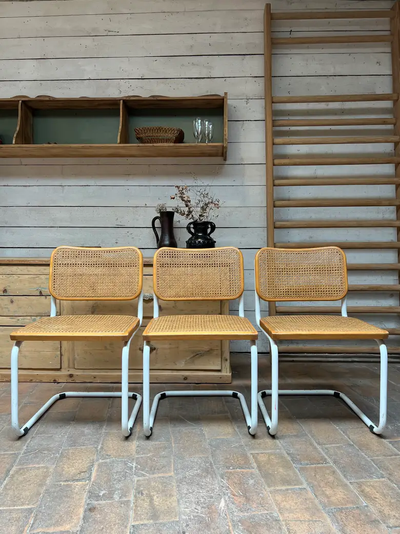 Chaises Cesca b32 en blanc et bois par Marcel Breuer
