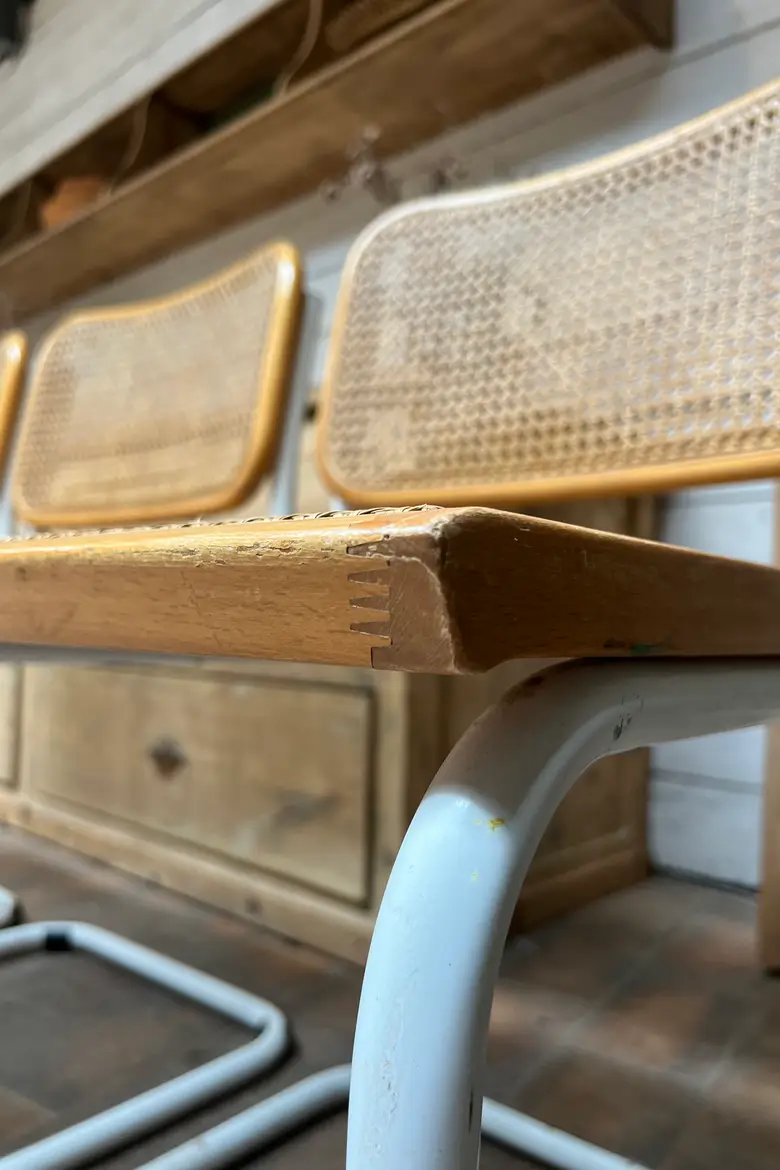 Chaises Cesca b32 en blanc et bois par Marcel Breuer