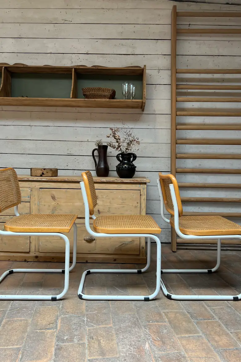 Chaises Cesca b32 en blanc et bois par Marcel Breuer