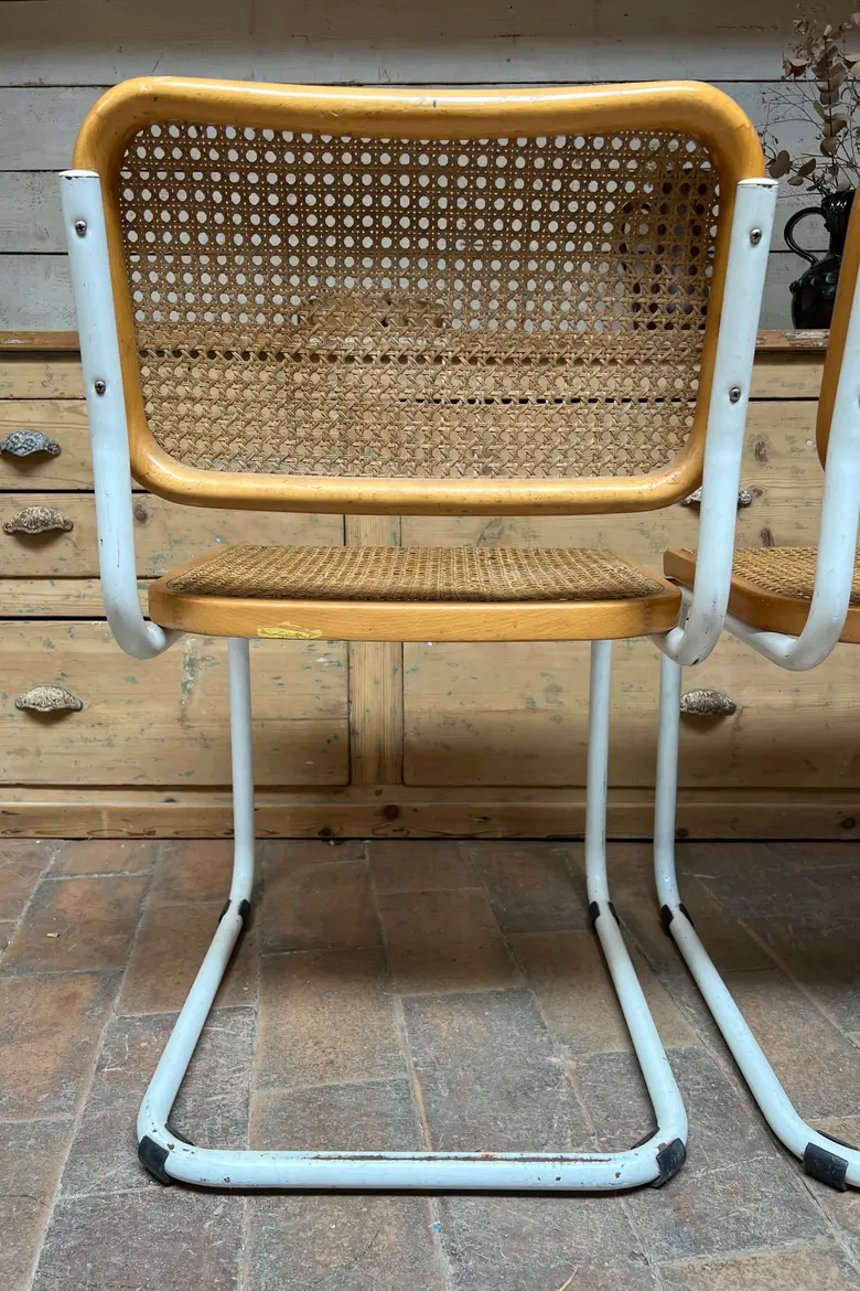 Chaises Cesca b32 en blanc et bois par Marcel Breuer
