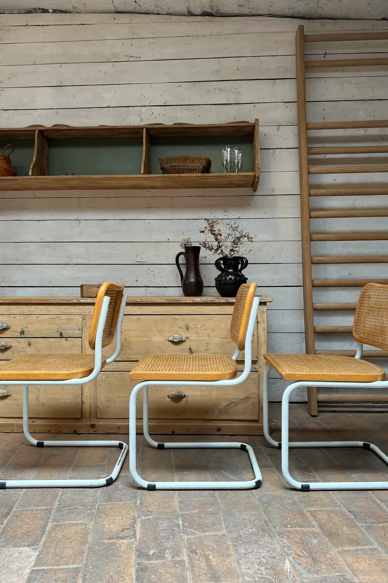 Chaises Cesca b32 en blanc et bois par Marcel Breuer