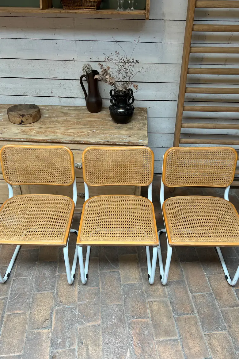 Chaises Cesca b32 en blanc et bois par Marcel Breuer