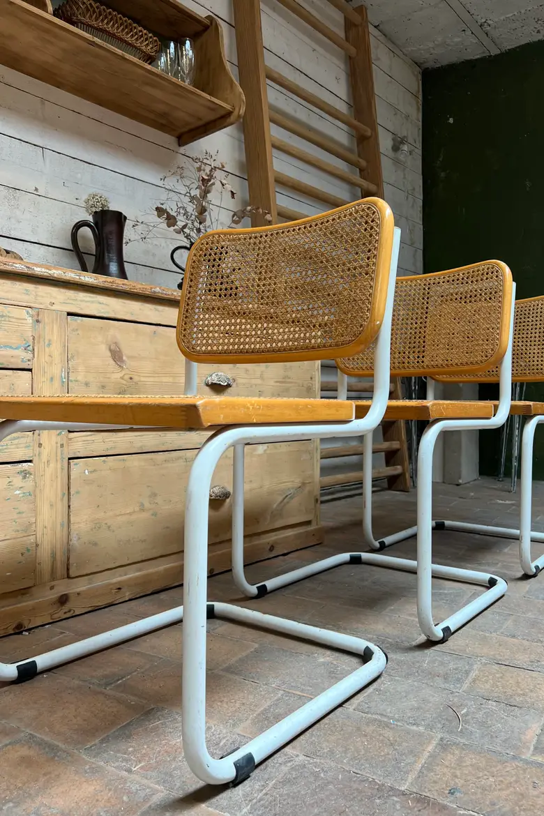 Chaises Cesca b32 en blanc et bois par Marcel Breuer