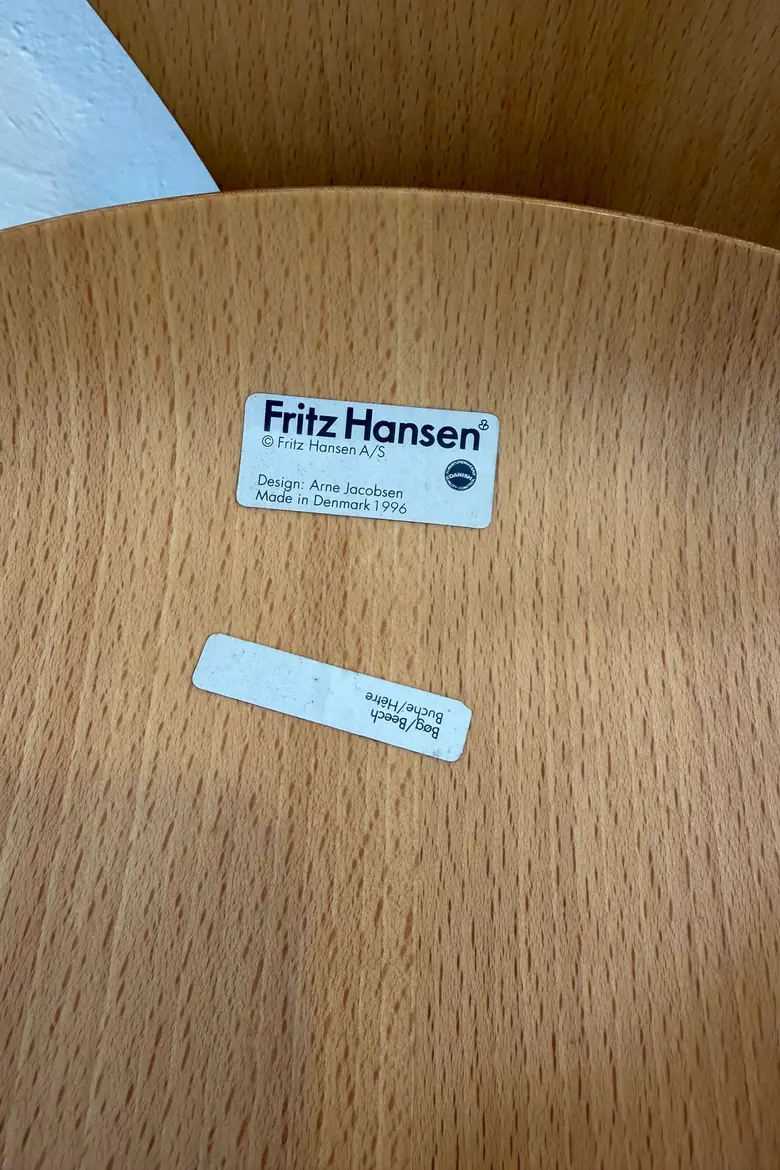 Chaises Fritz Hansen — design Arne Jacobsen