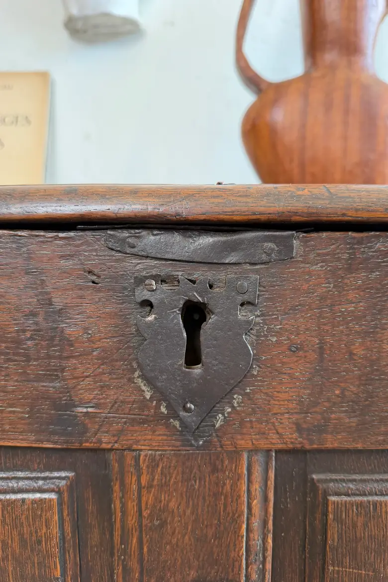 Coffre ancien en chêne
