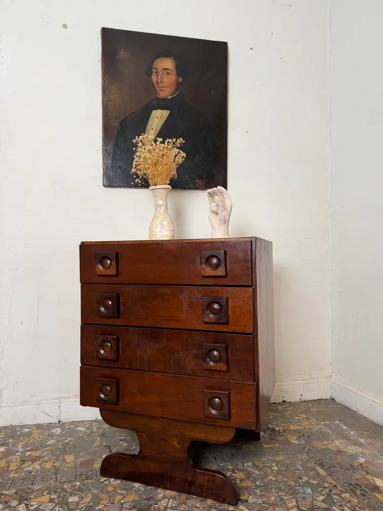 Commode brutaliste à quatre tiroirs – Années 70