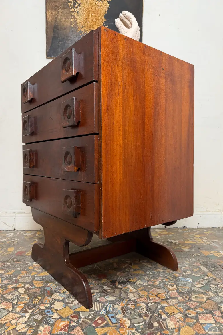 Commode brutaliste à quatre tiroirs – Années 70