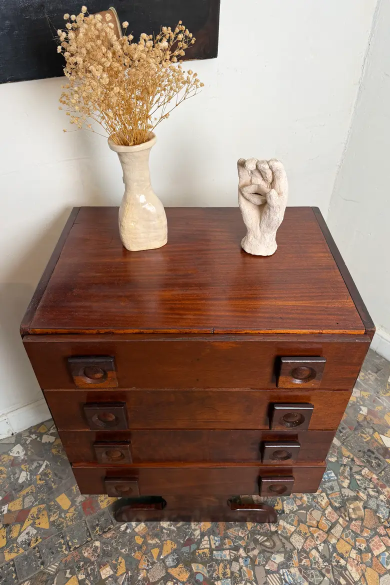 Commode brutaliste à quatre tiroirs – Années 70