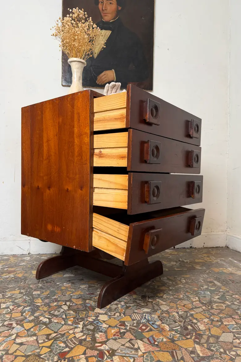Commode brutaliste à quatre tiroirs – Années 70