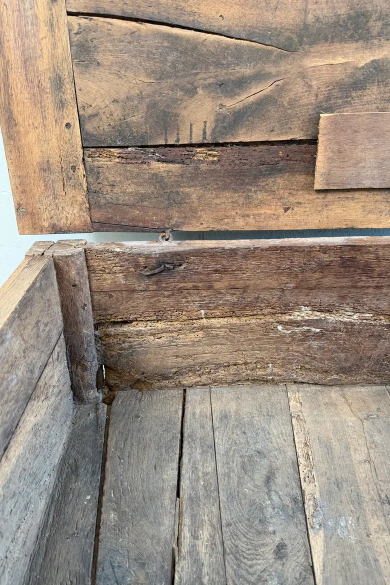 Commode coffre en chêne du XIXe siècle