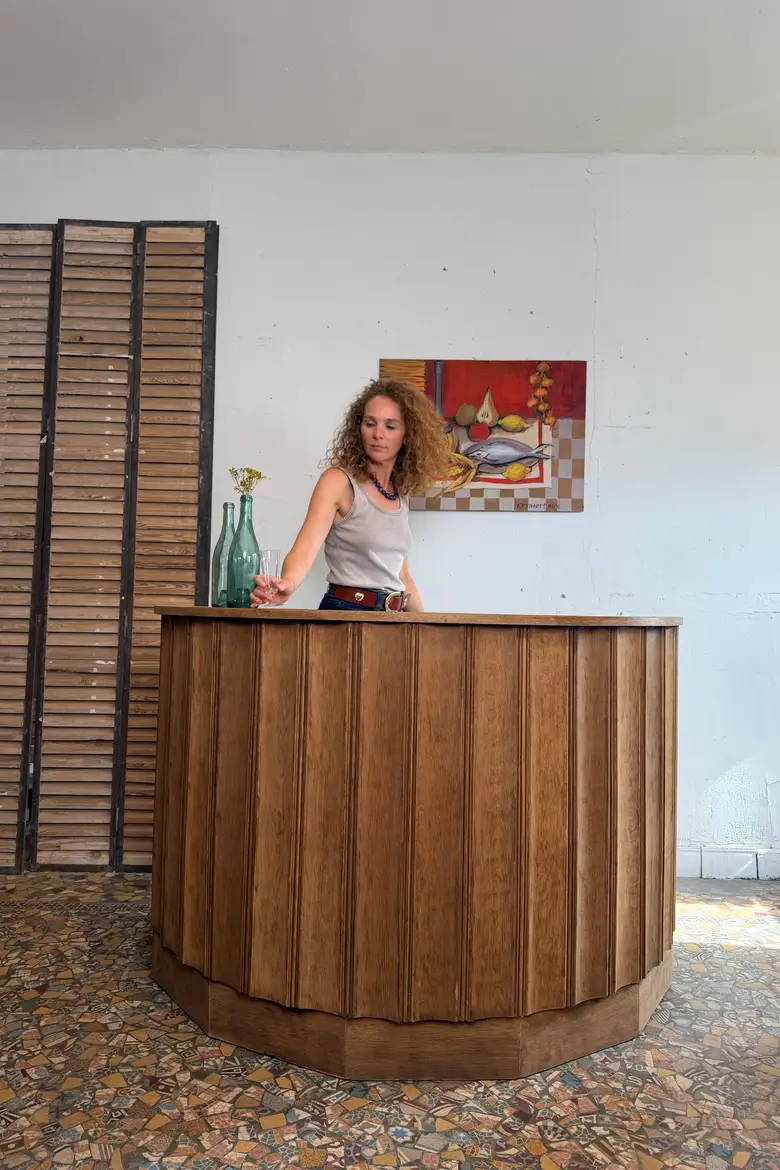 Comptoir de bistrot arrondi en chêne – années 50 — Comptoir de bistrot arrondi en chêne – années 50