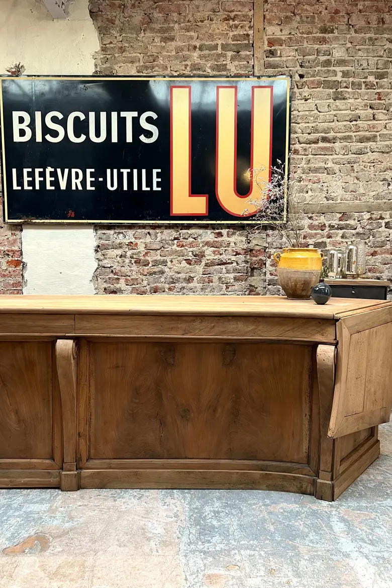 Comptoir de commerce arrondi en noyer Début XIXème