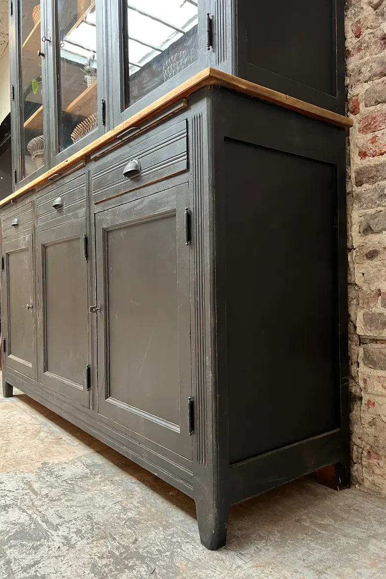 Ancien buffet deux corps vitré en sapin XXème