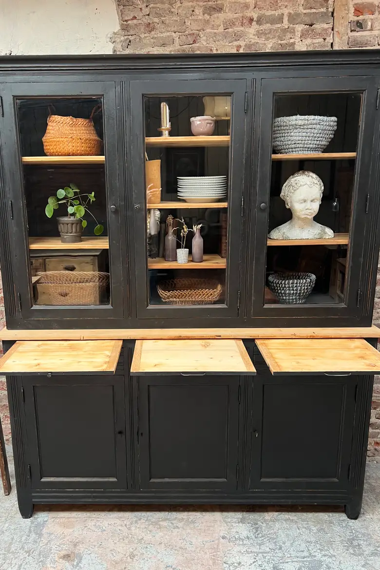 Ancien buffet deux corps vitré en sapin XXème
