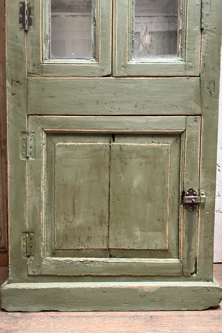 Ancienne vitrine patinée verte en bois Début XXème