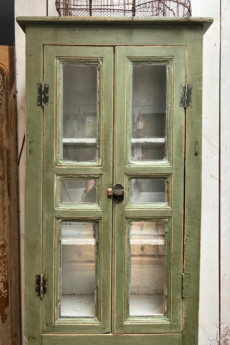Ancienne vitrine patinée verte en bois Début XXème