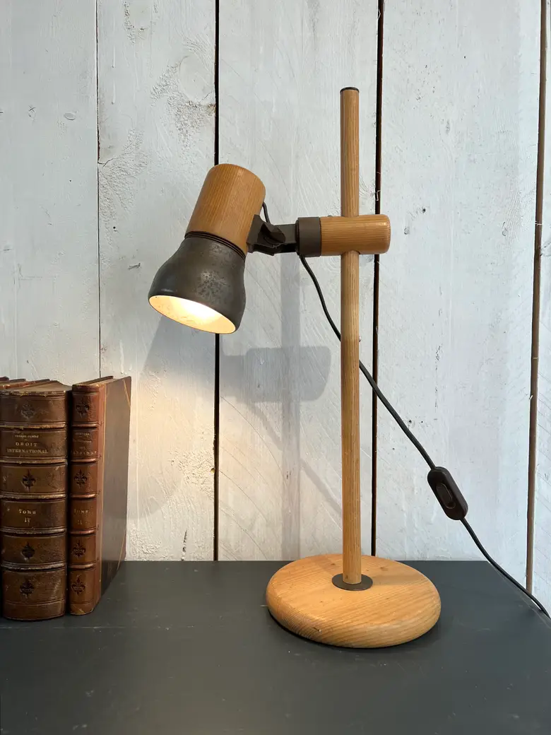 Lampe de bureau minimaliste de la marque « Temde »