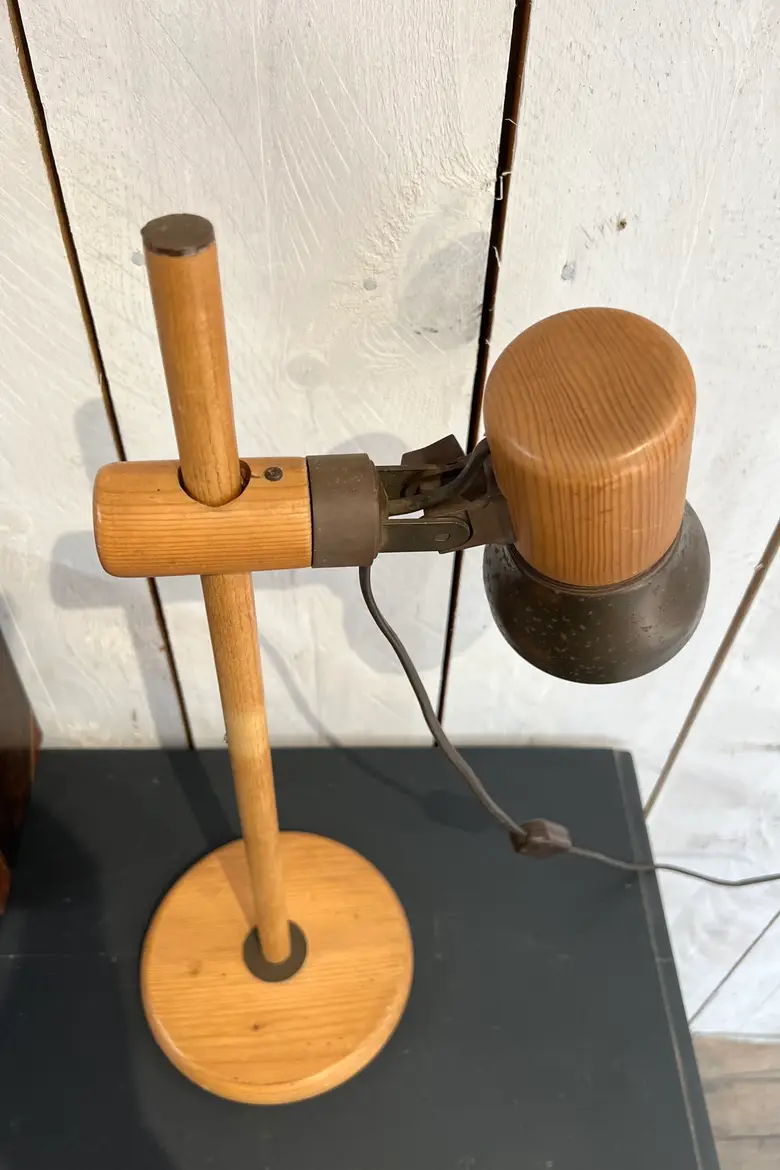 Lampe de bureau minimaliste de la marque « Temde »