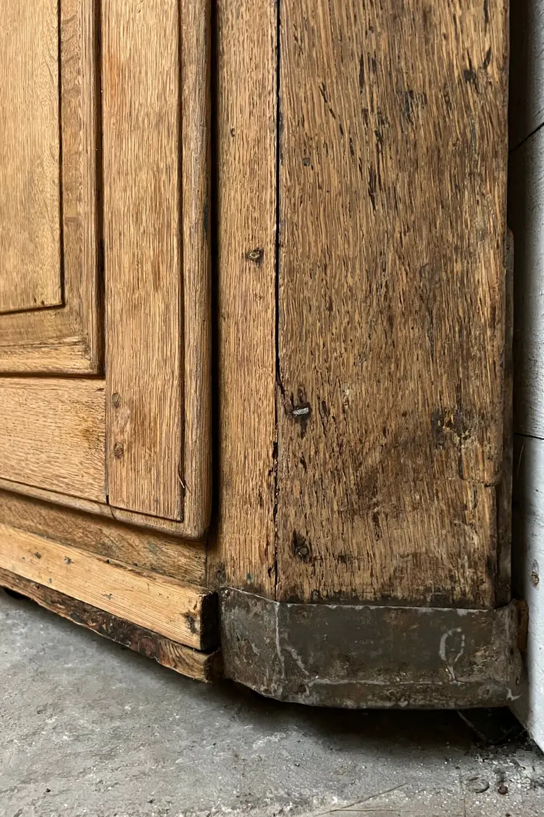 Encoignure en chêne Début XXème