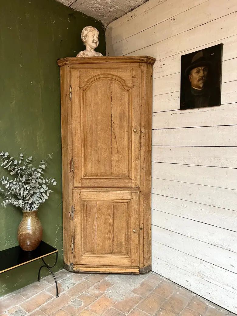 Encoignure en chêne Début XXème