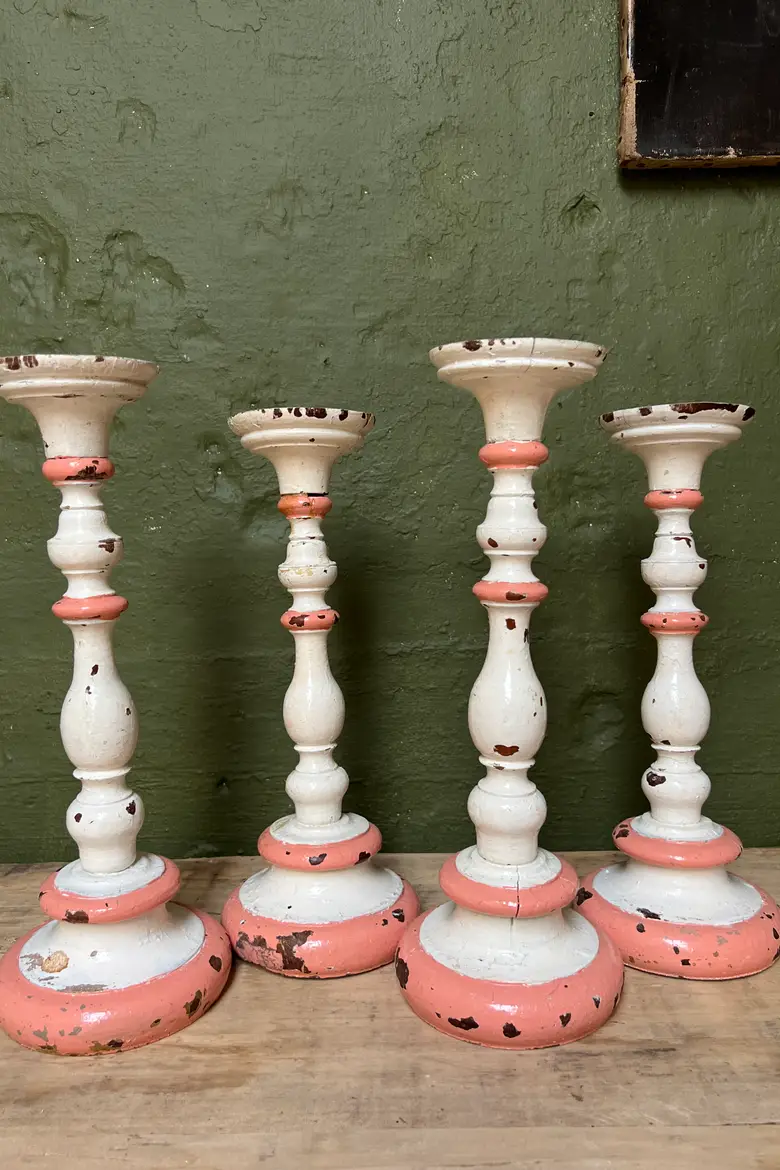Ensemble de 4 bougeoirs en bois Début 20ème