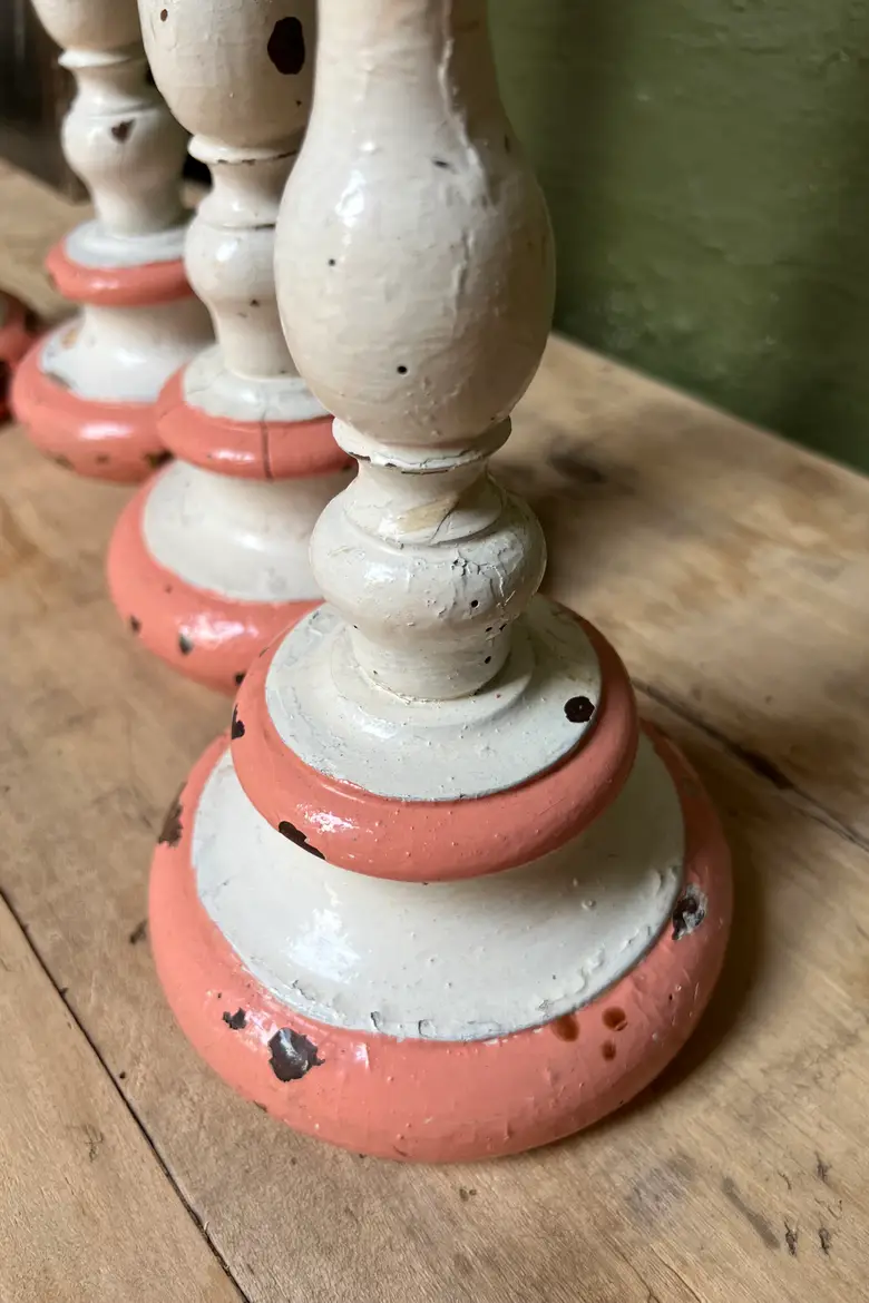 Ensemble de 4 bougeoirs en bois Début 20ème