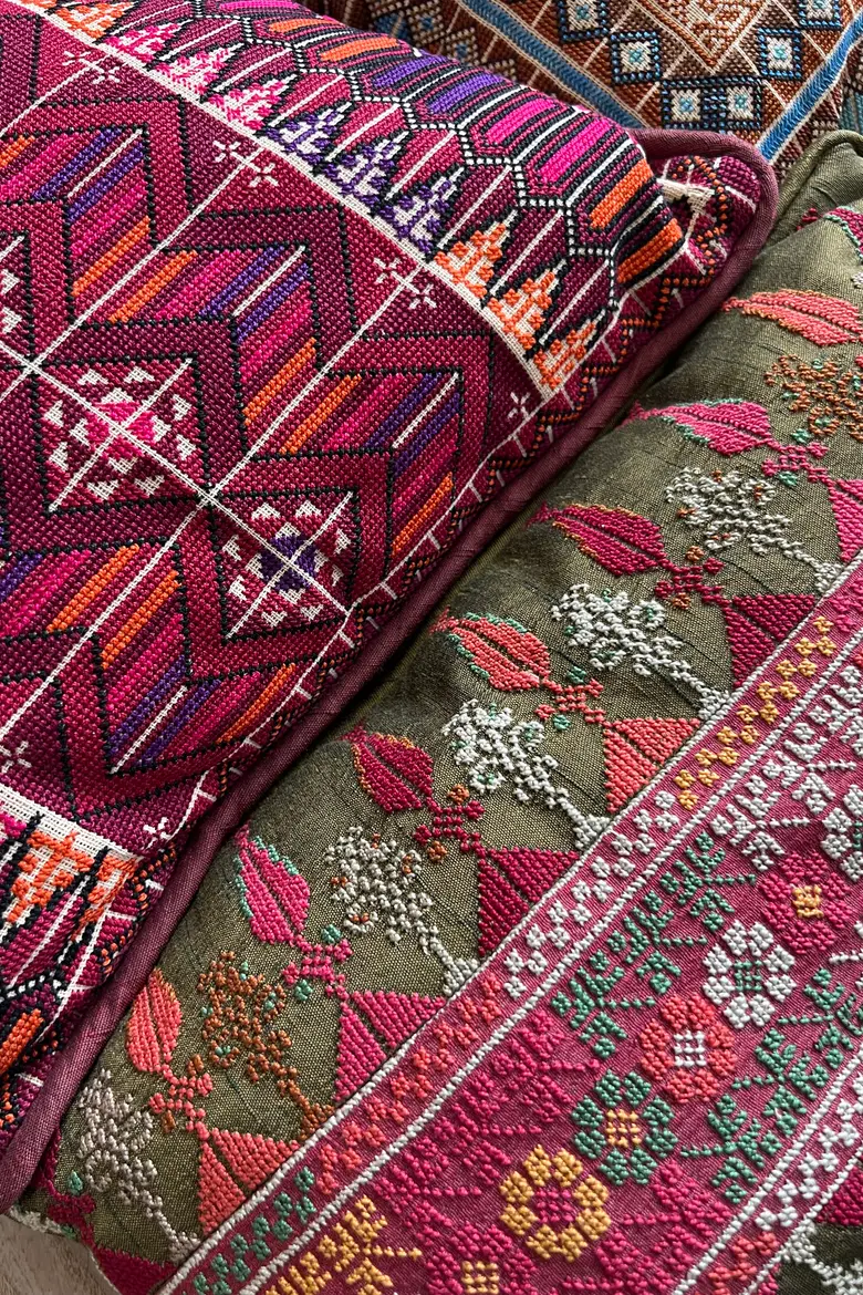 Ensemble de 6 coussins brodés