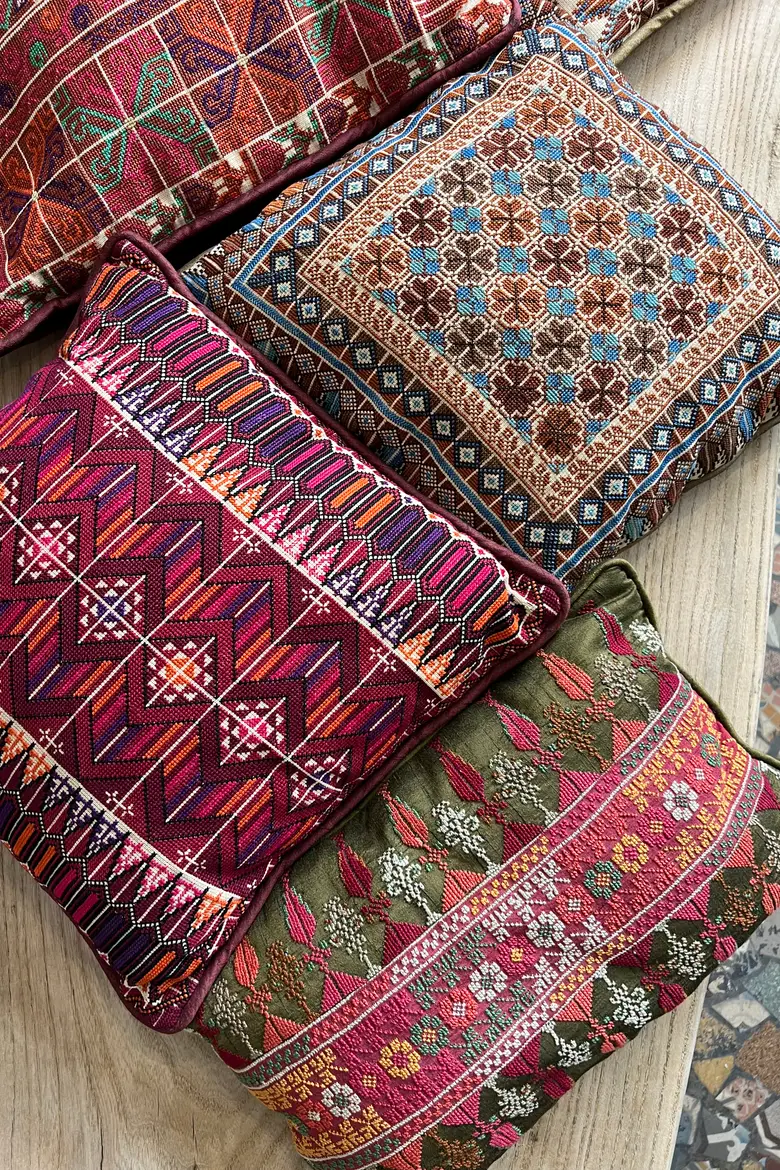 Ensemble de 6 coussins brodés