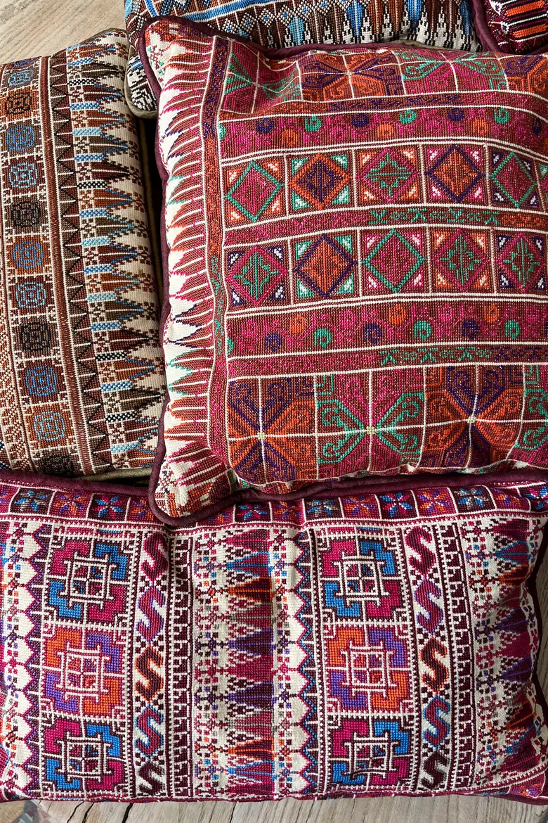 Ensemble de 6 coussins brodés