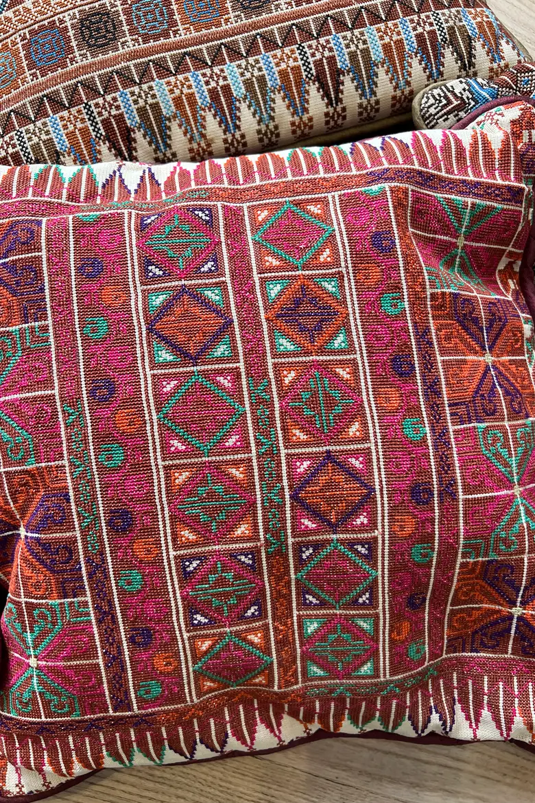 Ensemble de 6 coussins brodés