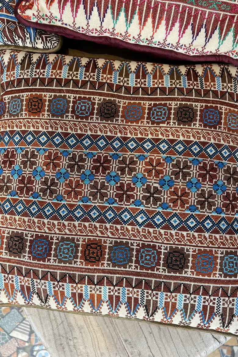 Ensemble de 6 coussins brodés
