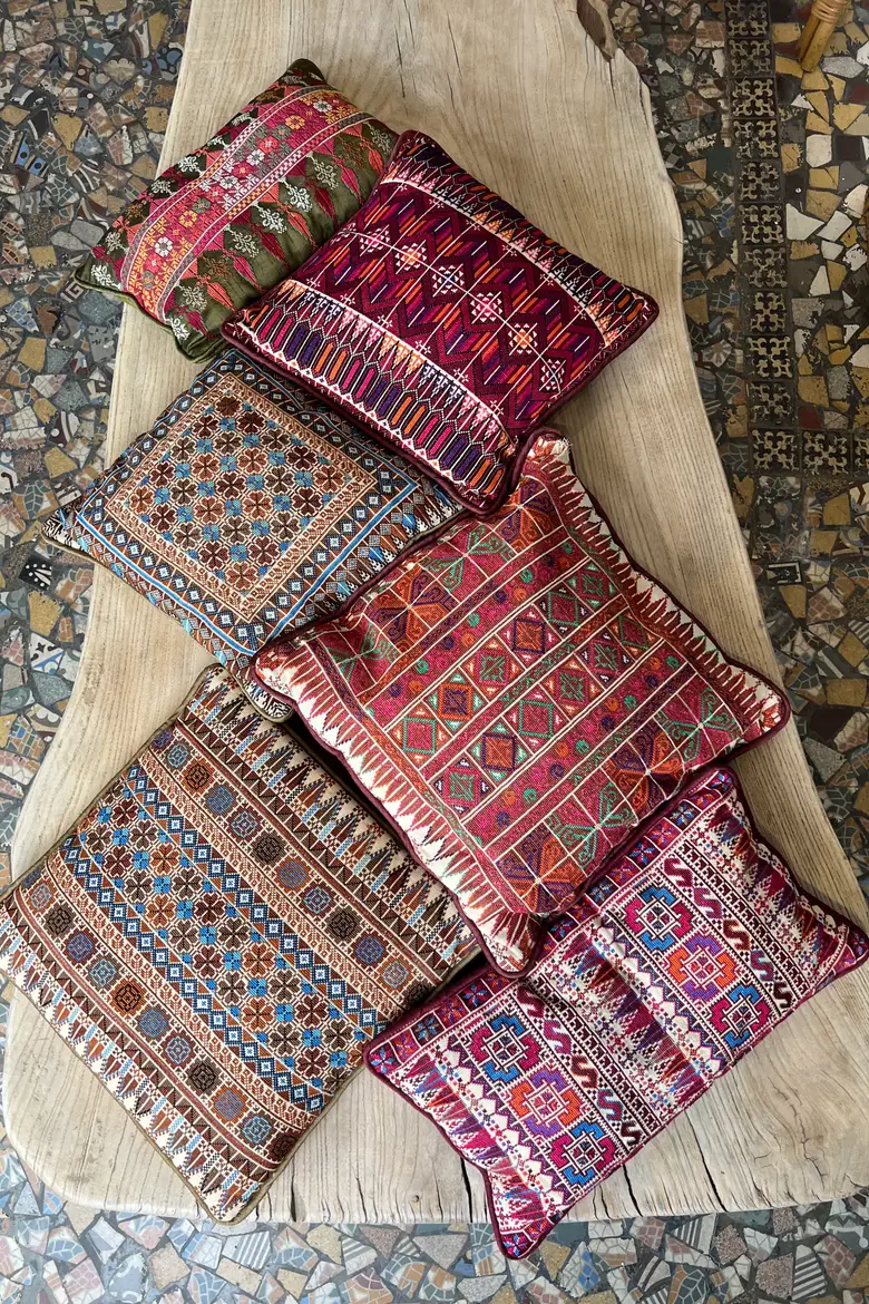 Ensemble de 6 coussins brodés
