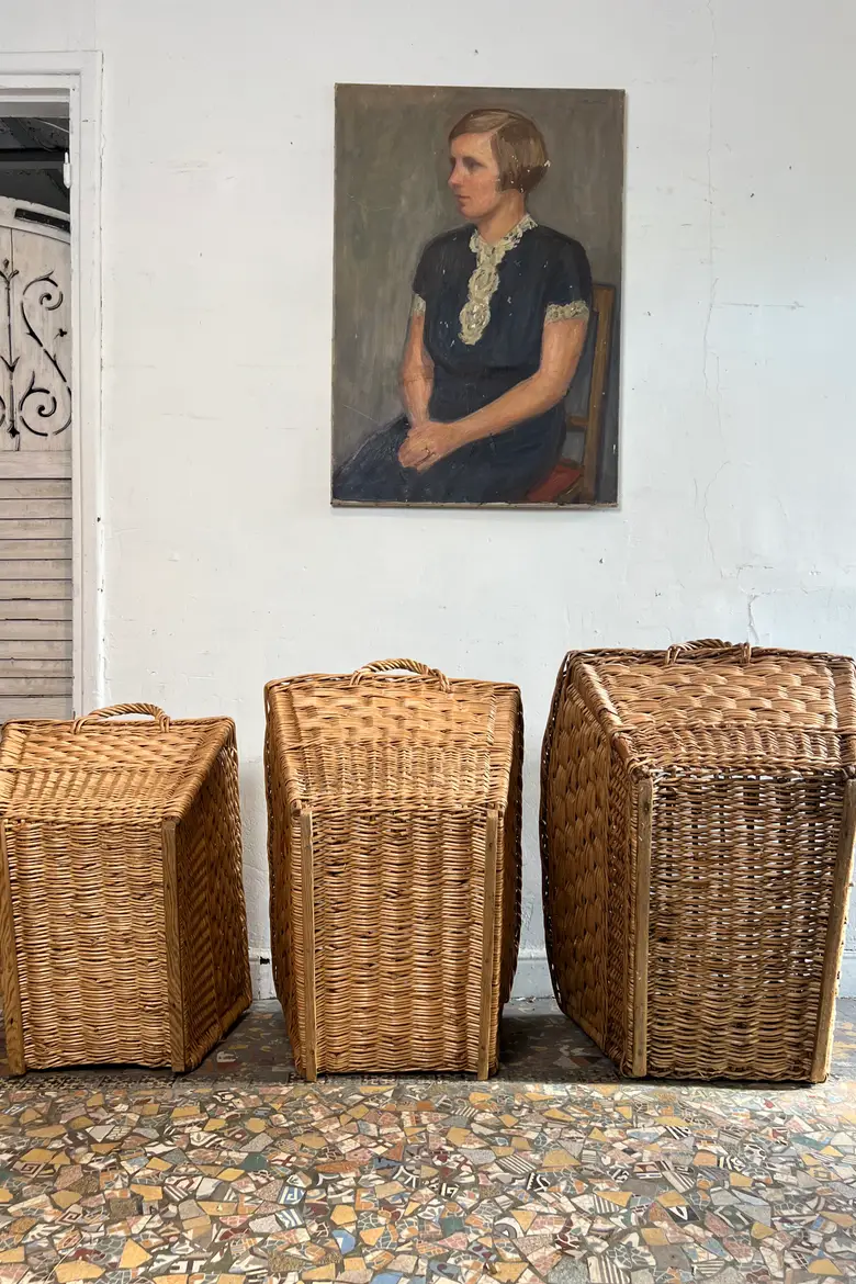 Ensemble de trois anciens paniers en osier tressé – Milieu du XXᵉ siècle