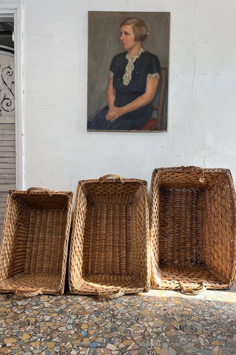Ensemble de trois anciens paniers en osier tressé – Milieu du XXᵉ siècle
